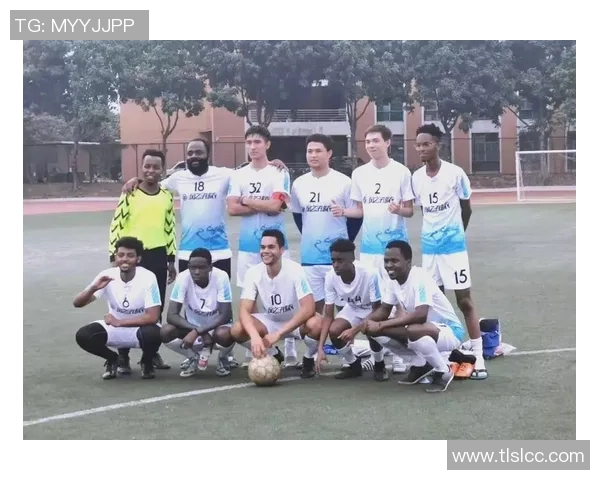 足球球星风采：聚焦明星球员独特魅力与精彩瞬间